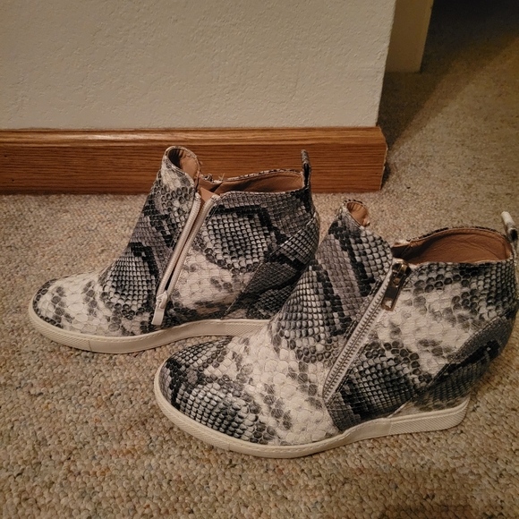 Snake print womens wedges - Picture 2 of 2